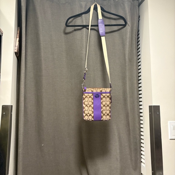 Elegant Coach Purple and Tan Crossbody Bag - Picture 3 of 3